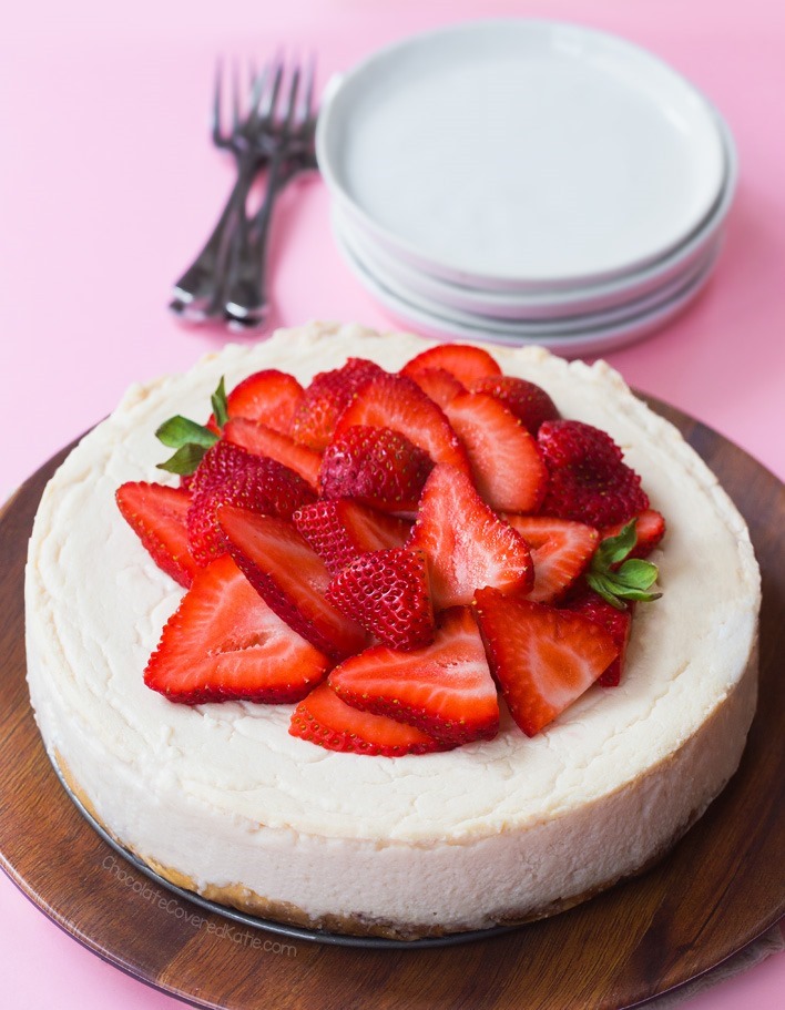 A vegan cheesecake with strawberries